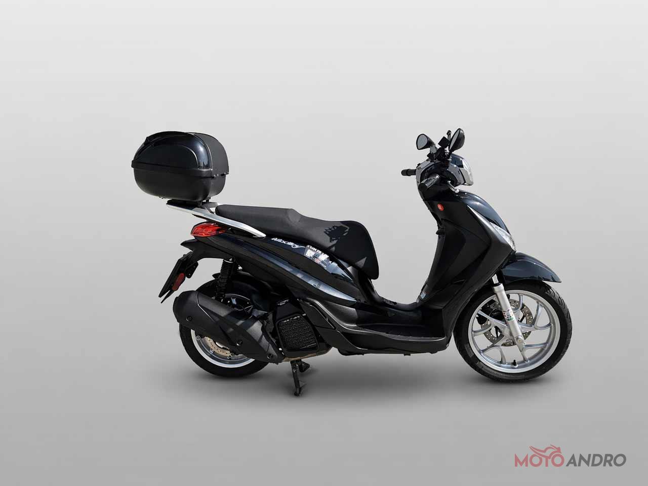 Rent Piaggio Medley 200 scooter, Moto Andro, Split